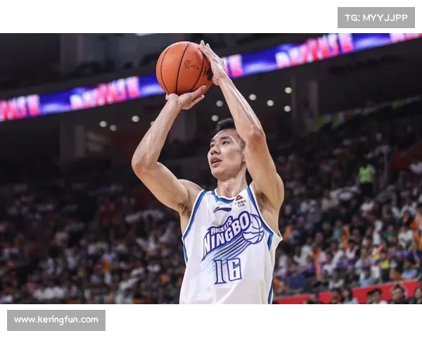 上赛季效力宁波队的罗凯文现身北京首钢，开启试训新篇章